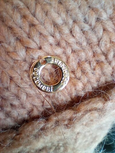 Cocomore luźny brązowy sweter krótszy przód