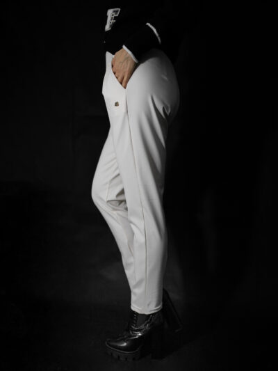 Wygodne kremowe bawełniane spodnie cygaretki