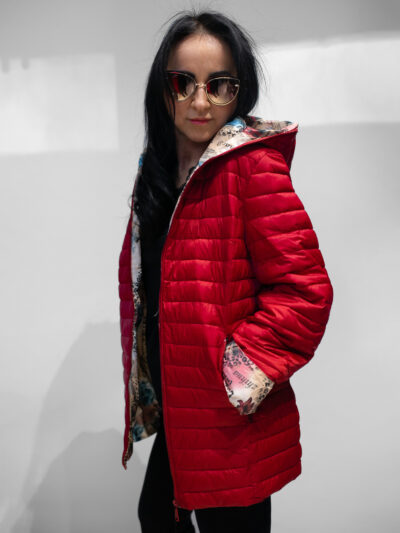Lekka pikowana kurtka z kapturem plus size czerwona